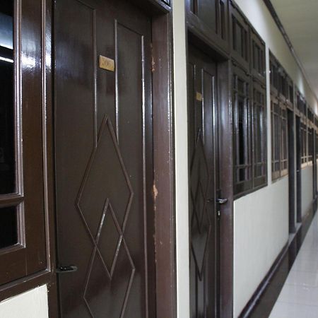 Vaccinated Staff - Oyo 181 Wisma Bintang Jakarta Kültér fotó
