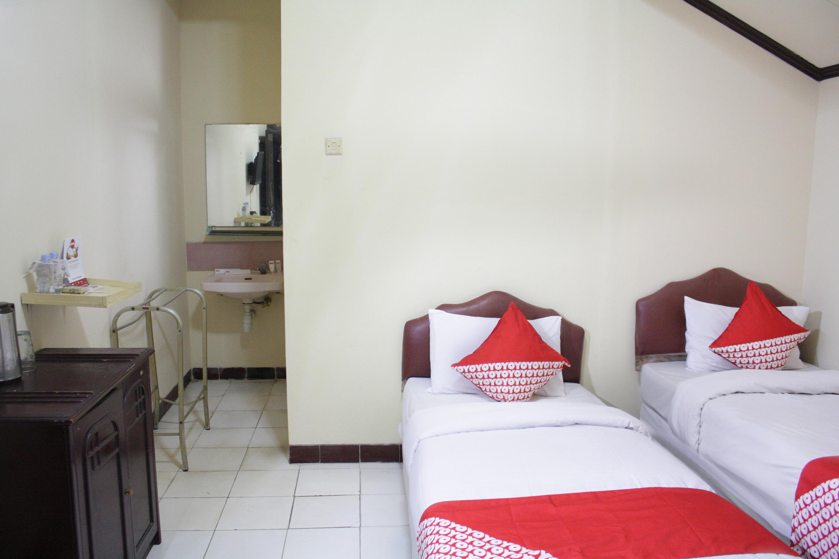Vaccinated Staff - Oyo 181 Wisma Bintang Jakarta Kültér fotó