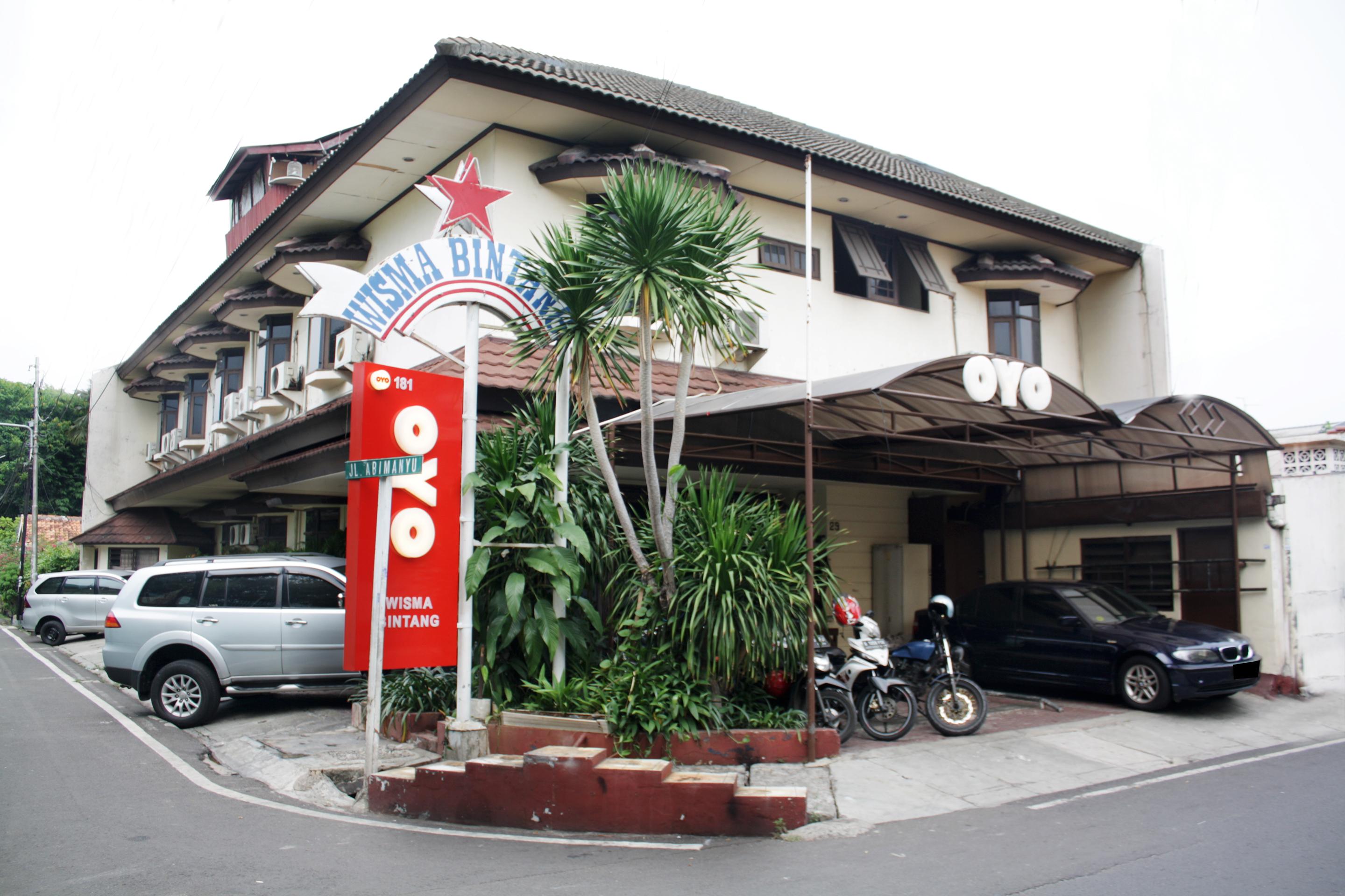Vaccinated Staff - Oyo 181 Wisma Bintang Jakarta Kültér fotó