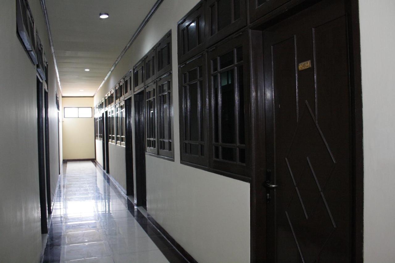 Vaccinated Staff - Oyo 181 Wisma Bintang Jakarta Kültér fotó