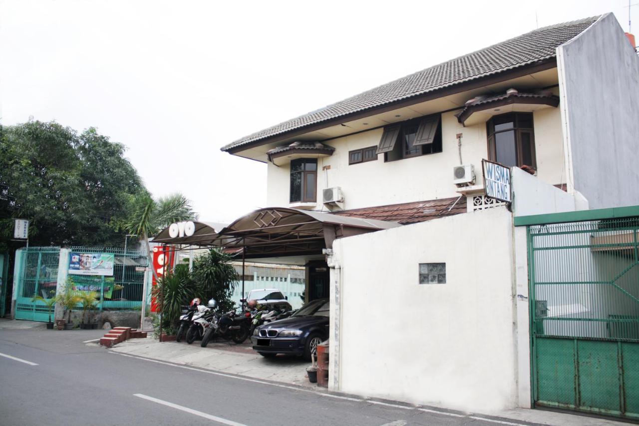 Vaccinated Staff - Oyo 181 Wisma Bintang Jakarta Kültér fotó